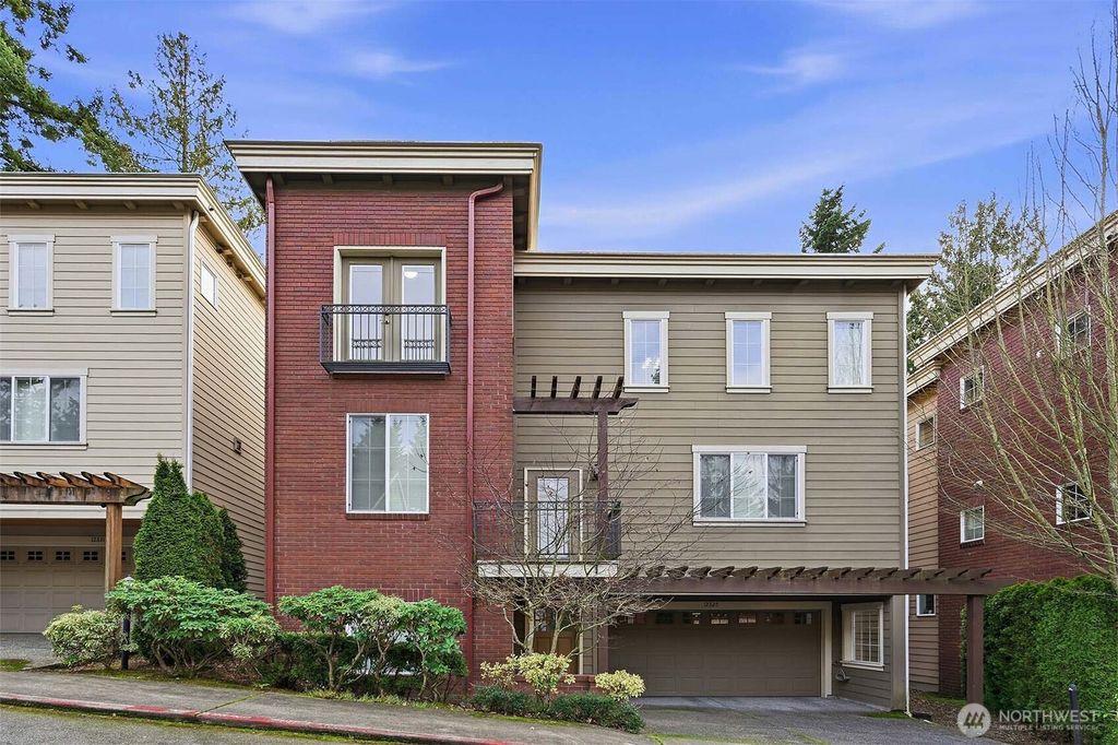 Photo of 12325 NE 86th Way, Kirkland, WA 98033 (MLS # 2488153)