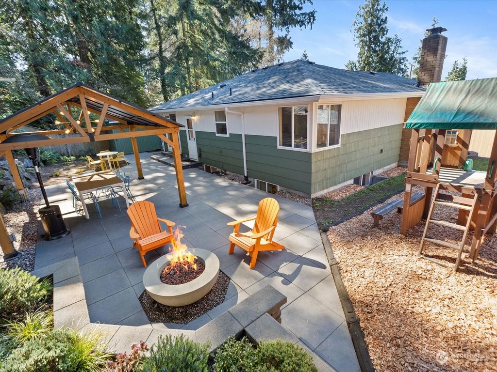 Photo of 16752 3rd Avenue NE, Shoreline, WA 98155 (MLS # 2212432)
