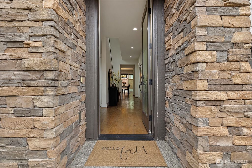 Photo of 1431 243rd Place NE, Sammamish, WA 98074 (MLS # 2521530)