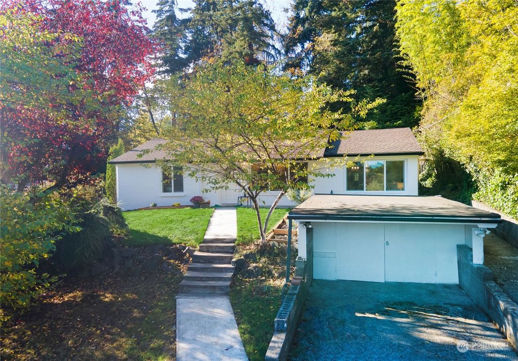 Photo of 11343 31st Avenue NE, Seattle, WA 98125 (MLS # 2010656)