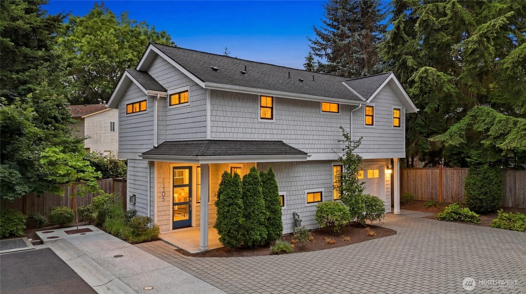 Photo of 11505 112th Court NE, Kirkland, WA 98033 (MLS # 2551442)