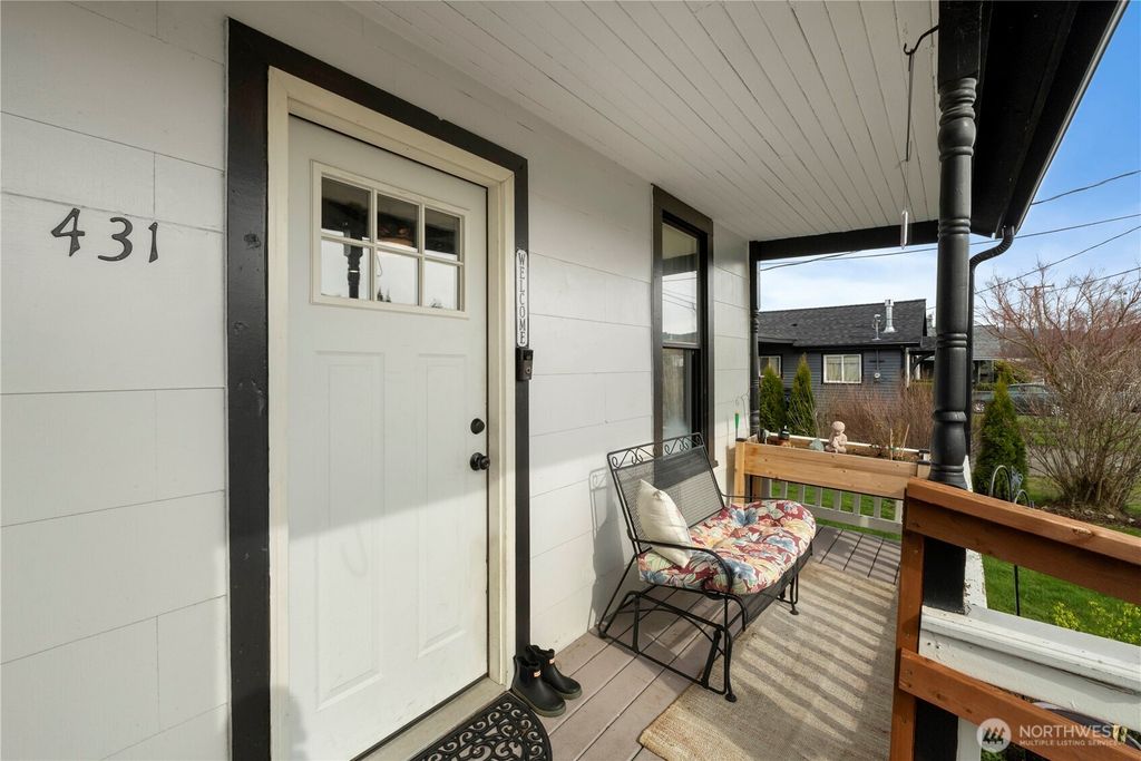 Photo of 431 Rainier Avenue, Enumclaw, WA 98022 (MLS # 2490437)