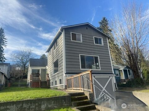Photo of 1523 Bloomington Avenue, Bremerton, WA 98312 (MLS # 2496861)