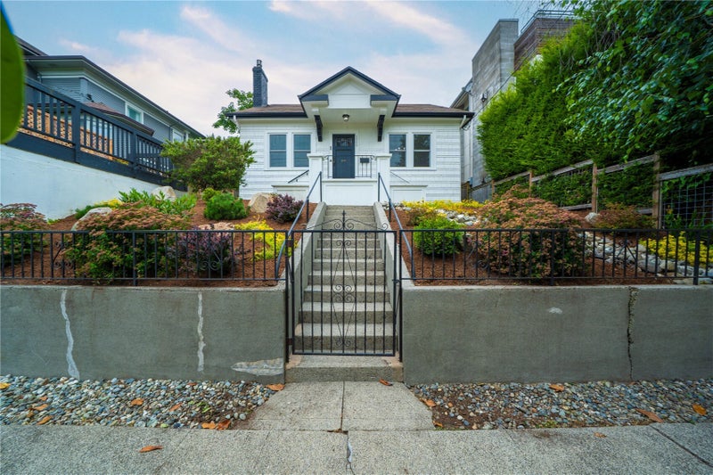 1509 4th Avenue W