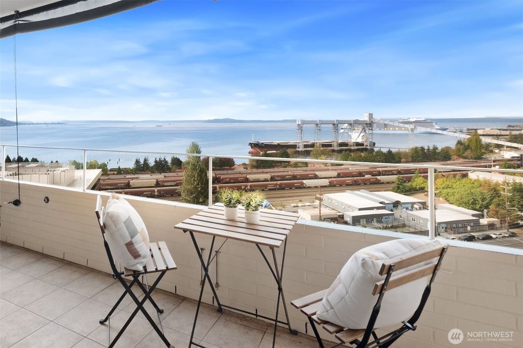 Photo of 521 5th Avenue W #603, Seattle, WA 98119 (MLS # 2437548)