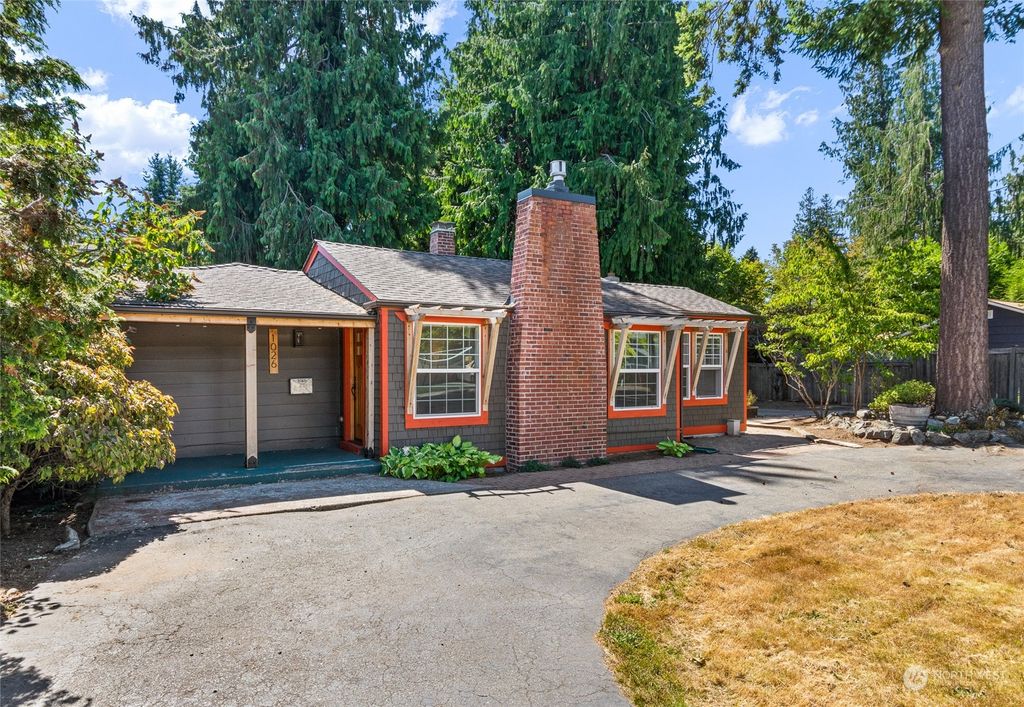 Photo of 1026 Walnut Street, Edmonds, WA 98020 (MLS # 2150999)
