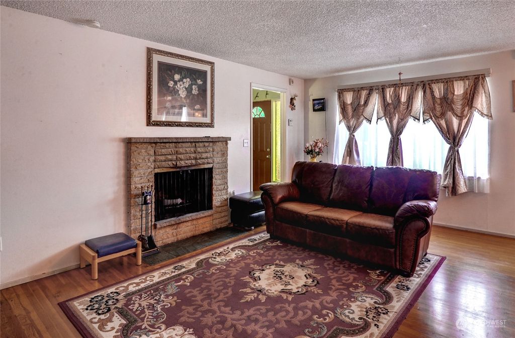 Photo of 13242 4th Avenue S, Burien, WA 98168 (MLS # 2169965)