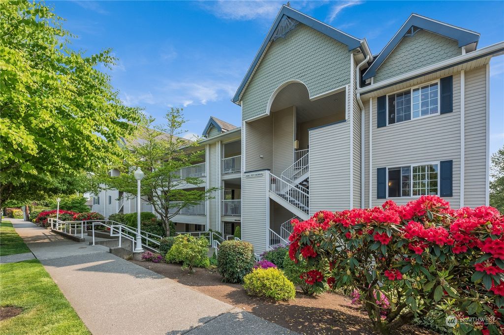 Photo of 509 1st Street #205, Snohomish, WA 98290 (MLS # 2069998)