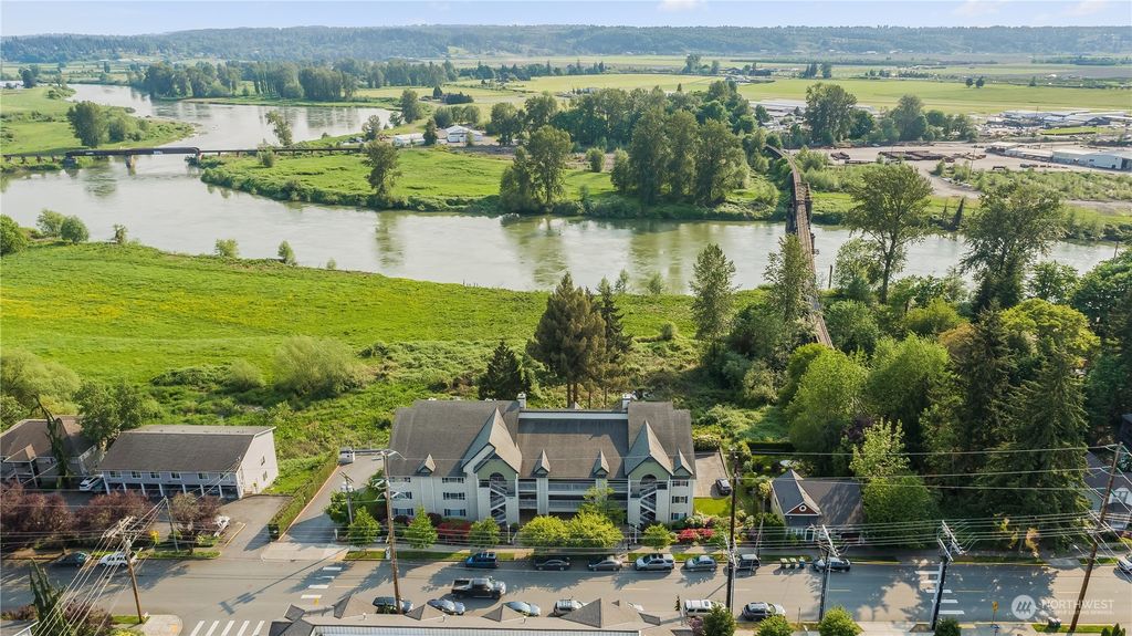 Photo of 509 1st Street #205, Snohomish, WA 98290 (MLS # 2069998)