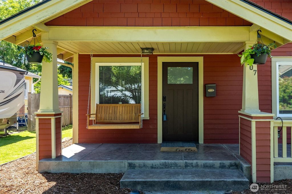Photo of 807 S Pearl Street, Centralia, WA 98531 (MLS # 2531337)