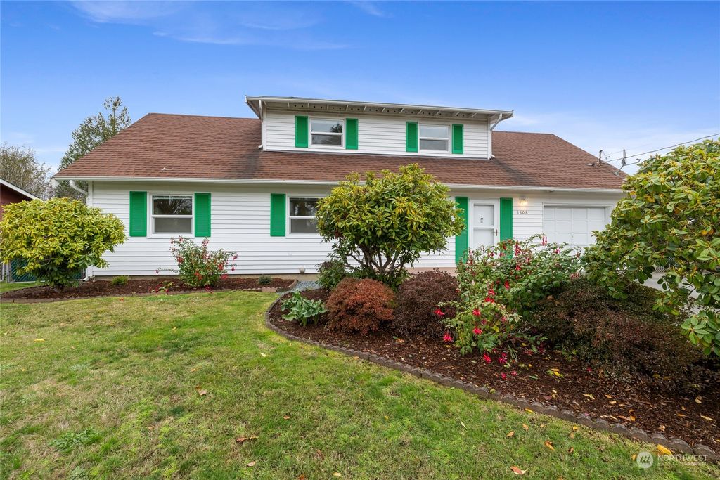 Photo of 1808 S 263rd Place, Des Moines, WA 98198 (MLS # 2310307)
