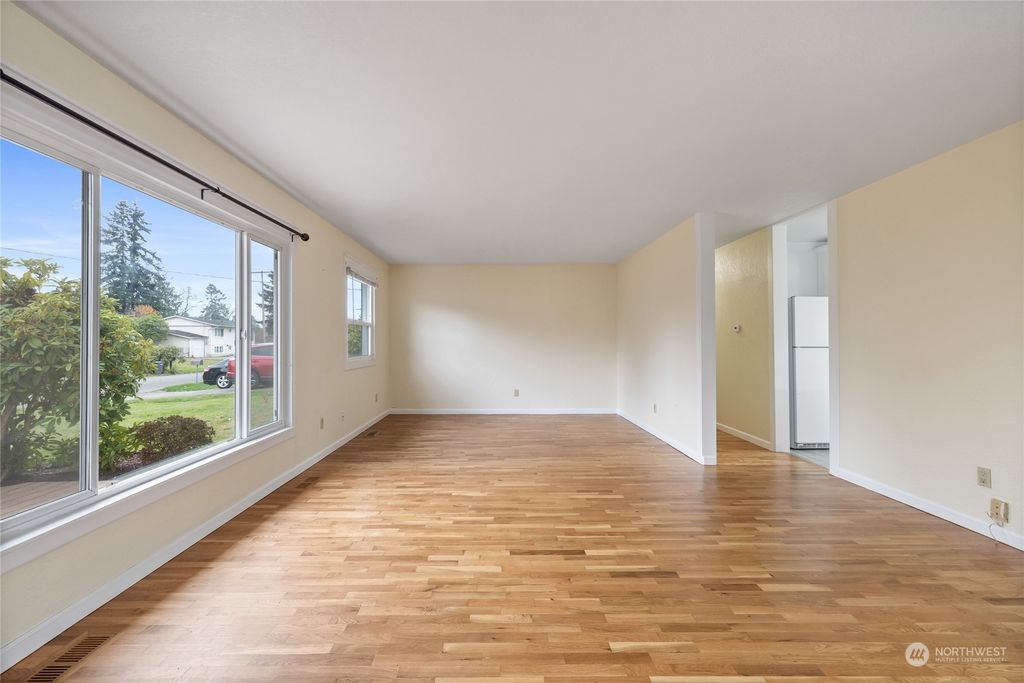 Photo of 1808 S 263rd Place, Des Moines, WA 98198 (MLS # 2310307)