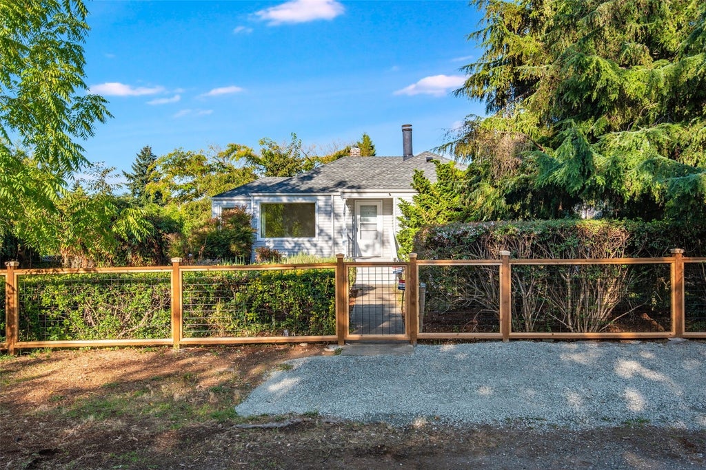 Photo of 11261 Occidental Avenue S, Seattle, WA 98168 (MLS # 2596944)