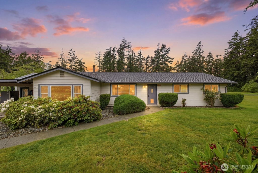 Photo of 3343 Garfield Court, Oak Harbor, WA 98277 (MLS # 2573765)