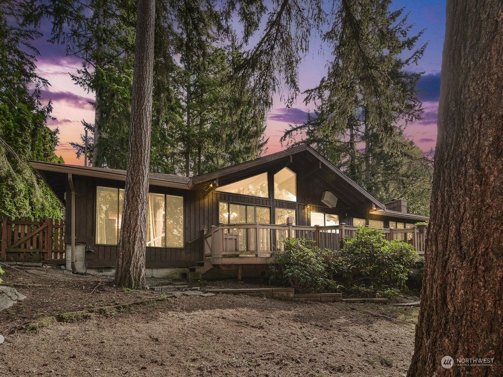 Photo of 3804 NE 195th Place, Lake Forest Park, WA 98155 (MLS # 2305482)