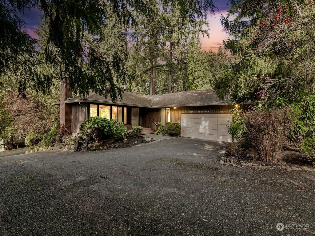 Photo of 3804 NE 195th Place, Lake Forest Park, WA 98155 (MLS # 2305482)