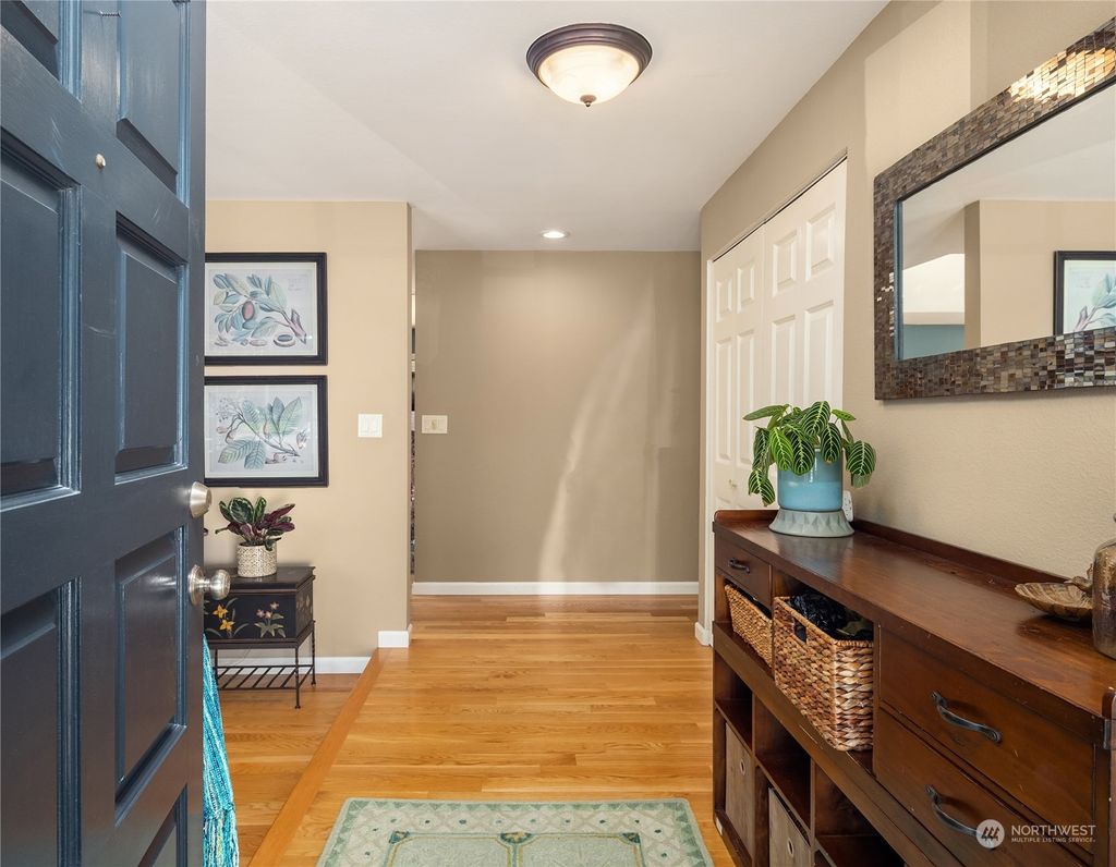 Photo of 19108 SE 45th Street, Issaquah, WA 98027 (MLS # 2128329)