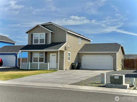 Photo of 721 Rockport Street, Moses Lake, WA 98837 (MLS # 2352578)