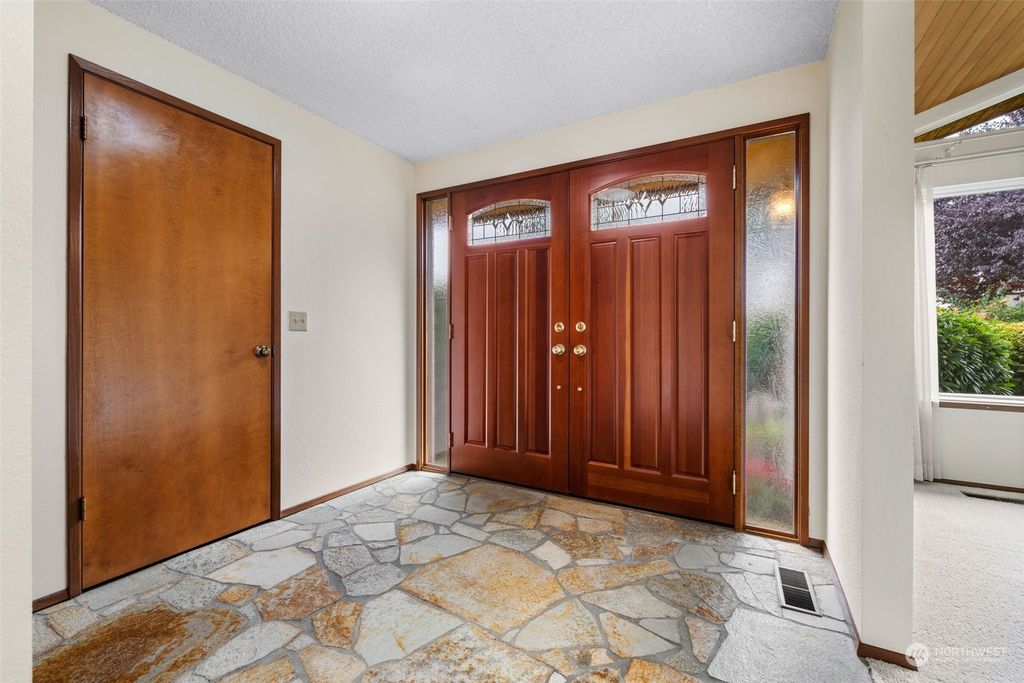 Photo of 28911 8th Avenue S, Federal Way, WA 98003 (MLS # 2151800)