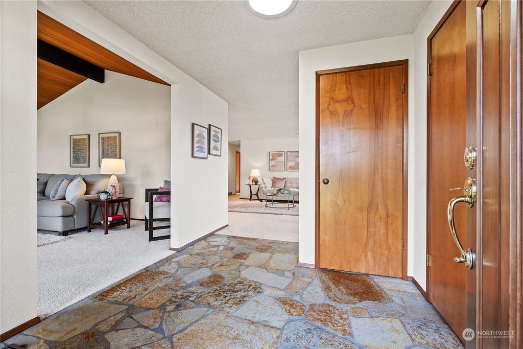 Photo of 28911 8th Avenue S, Federal Way, WA 98003 (MLS # 2151800)