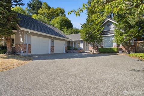 Photo of 14018 SE 51st Place, Bellevue, WA 98006 (MLS # 2561539)