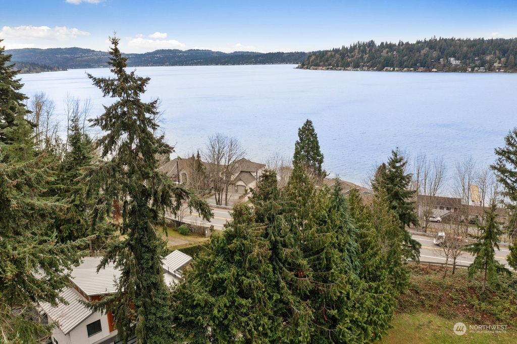 Photo of 0 Eastlake Sammamish Parkway NE, Sammamish, WA 98074 (MLS # 2179563)
