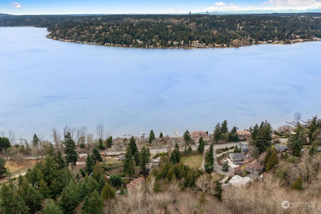 Photo of 0 Eastlake Sammamish Parkway NE, Sammamish, WA 98074 (MLS # 2179563)