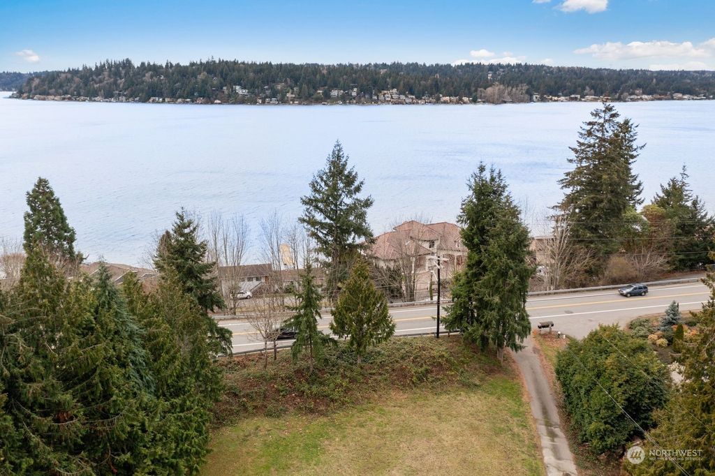 Photo of 0 Eastlake Sammamish Parkway NE, Sammamish, WA 98074 (MLS # 2179563)