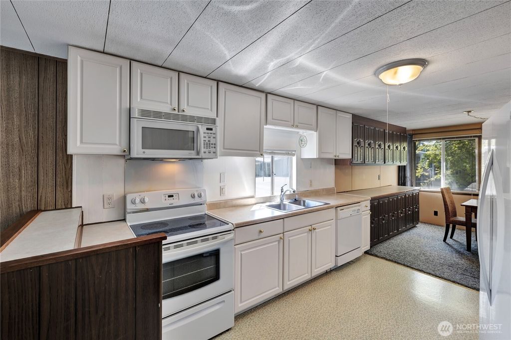 Photo of 18425 NE 95th Street #146, Redmond, WA 98052 (MLS # 2515793)