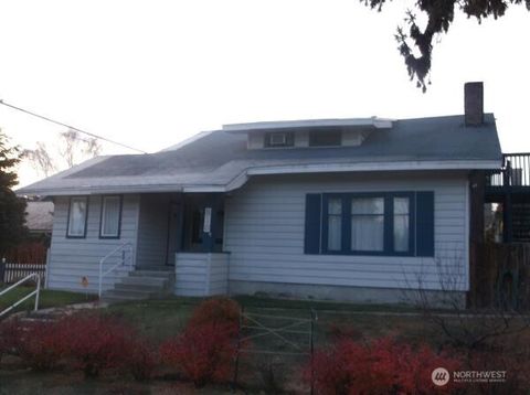 Photo of 819 Washington Street, Wenatchee, WA 98801 (MLS # 2471404)