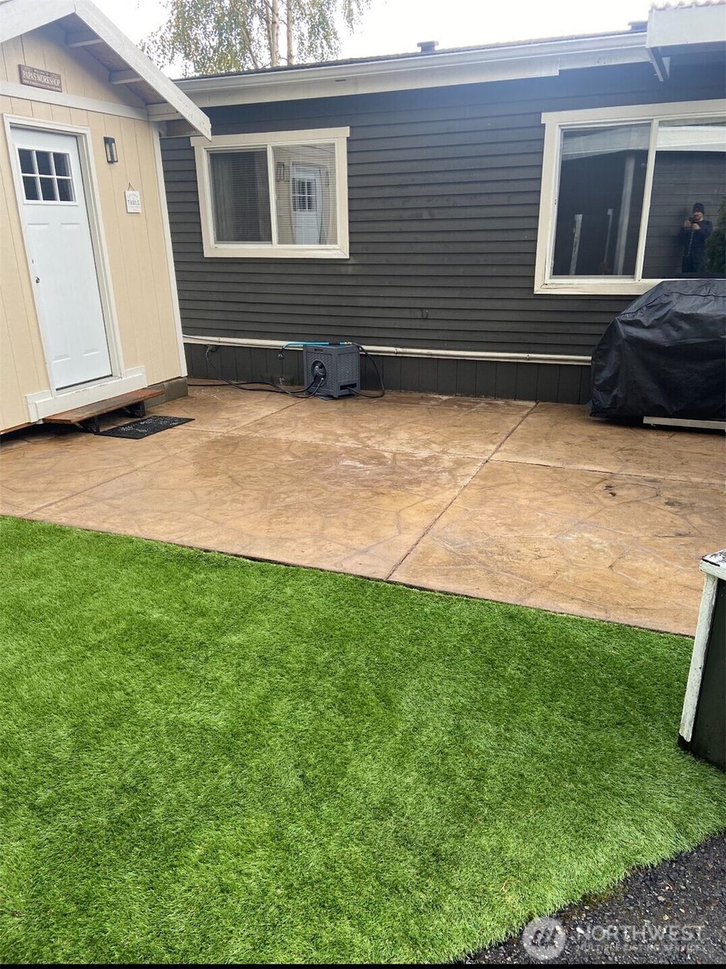 listing image 9366369952741282842