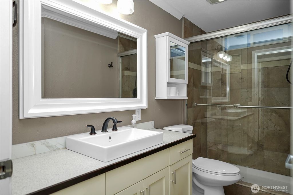 listing image 9360954379842646459