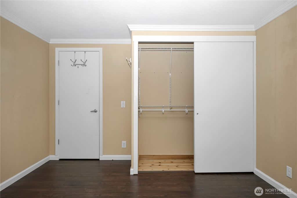 listing image 9361728128336676952