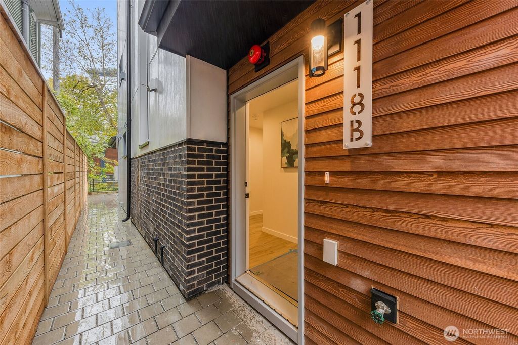 Photo of 1118 B 13th Avenue, Seattle, WA 98122 (MLS # 2346482)