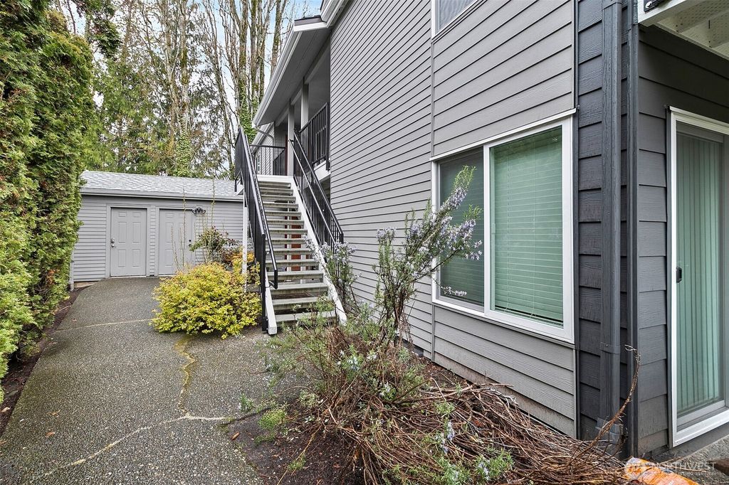 Photo of 2605 S 272nd St #42, Kent, WA 98032 (MLS # 2356948)