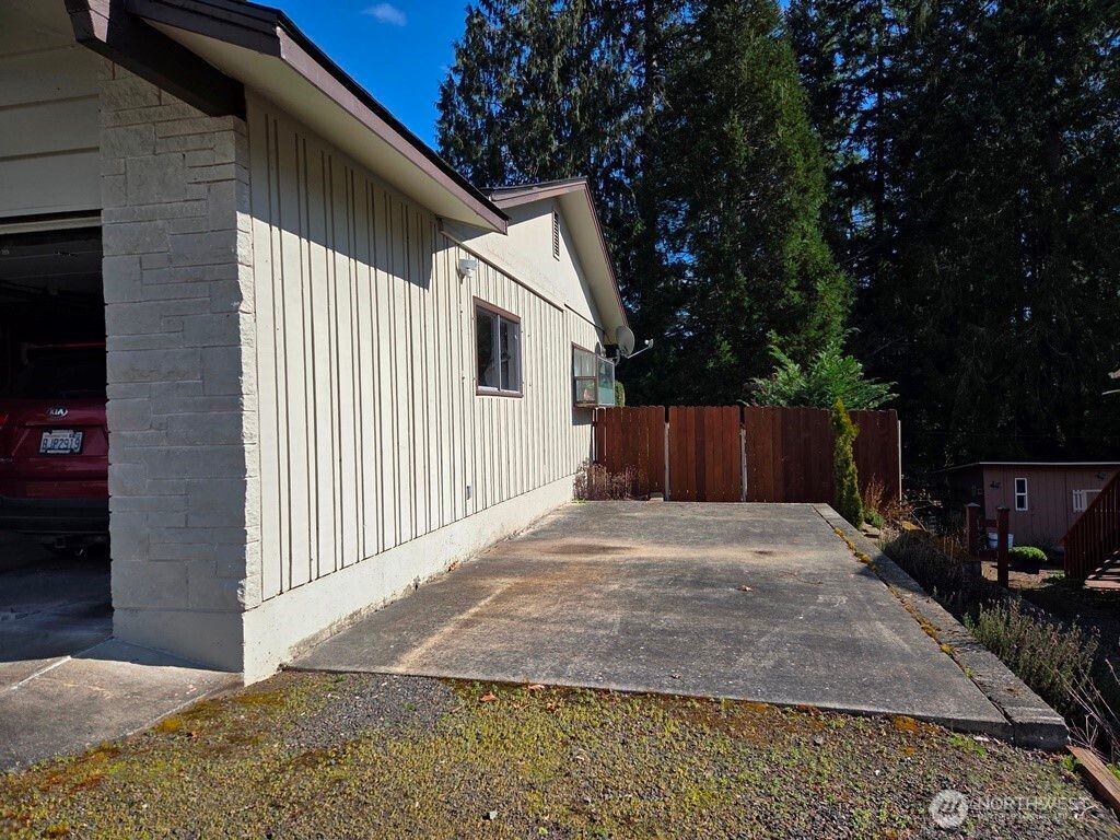 Photo of 1410 Graham Drive, Kelso, WA 98626 (MLS # 2486342)