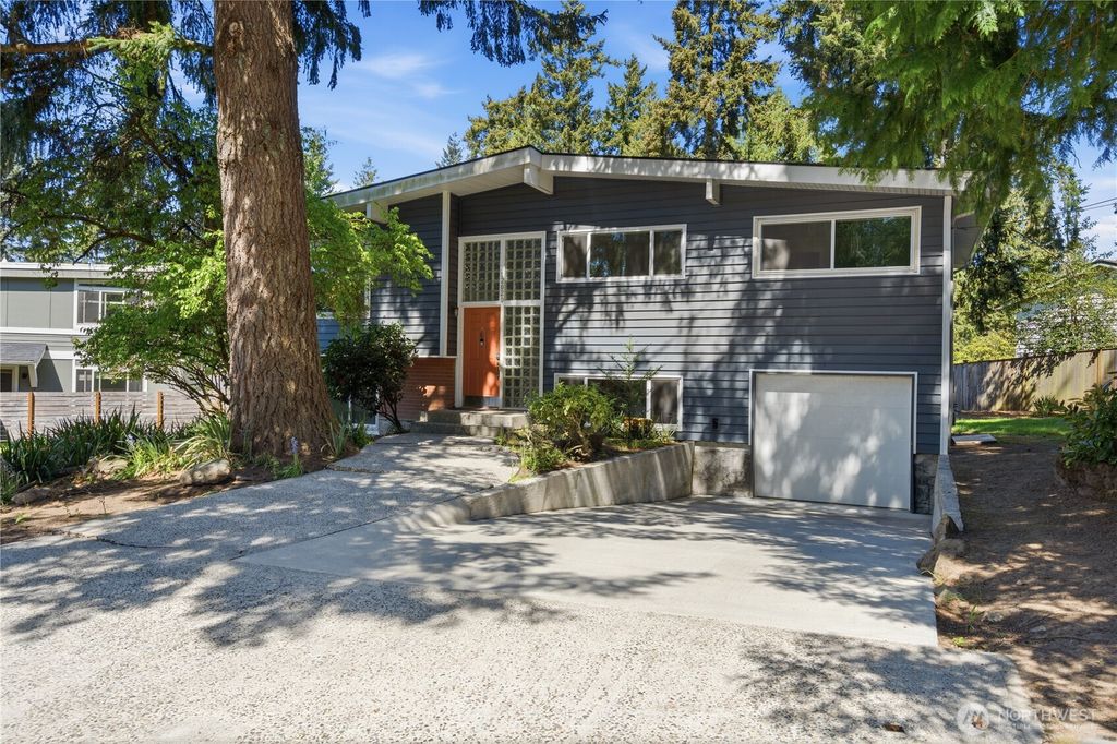 Photo of 12020 NE 83rd Street, Kirkland, WA 98033 (MLS # 2518012)