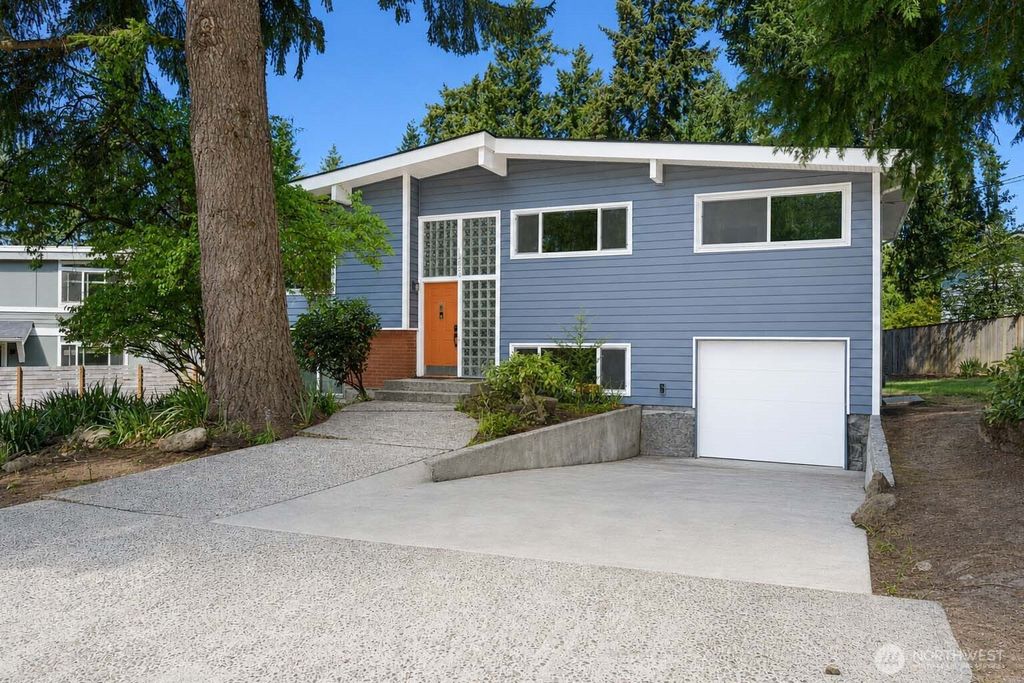Photo of 12020 NE 83rd Street, Kirkland, WA 98033 (MLS # 2518012)