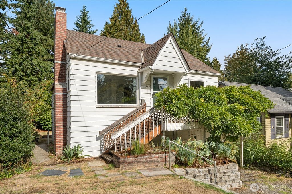 Photo of 1522 NE 97th Street, Seattle, WA 98115 (MLS # 2441249)