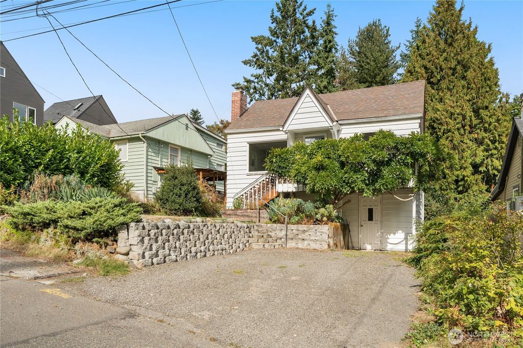 Photo of 1522 NE 97th Street, Seattle, WA 98115 (MLS # 2441249)