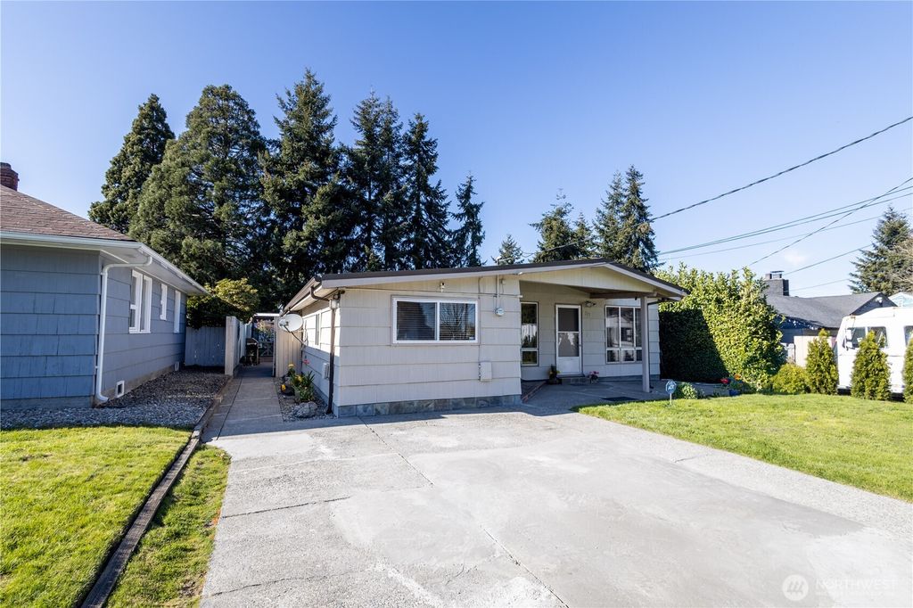 Photo of 222 S 108th Place, Seattle, WA 98168 (MLS # 2360561)