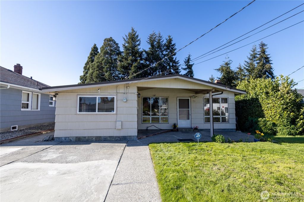 Photo of 222 S 108th Place, Seattle, WA 98168 (MLS # 2360561)