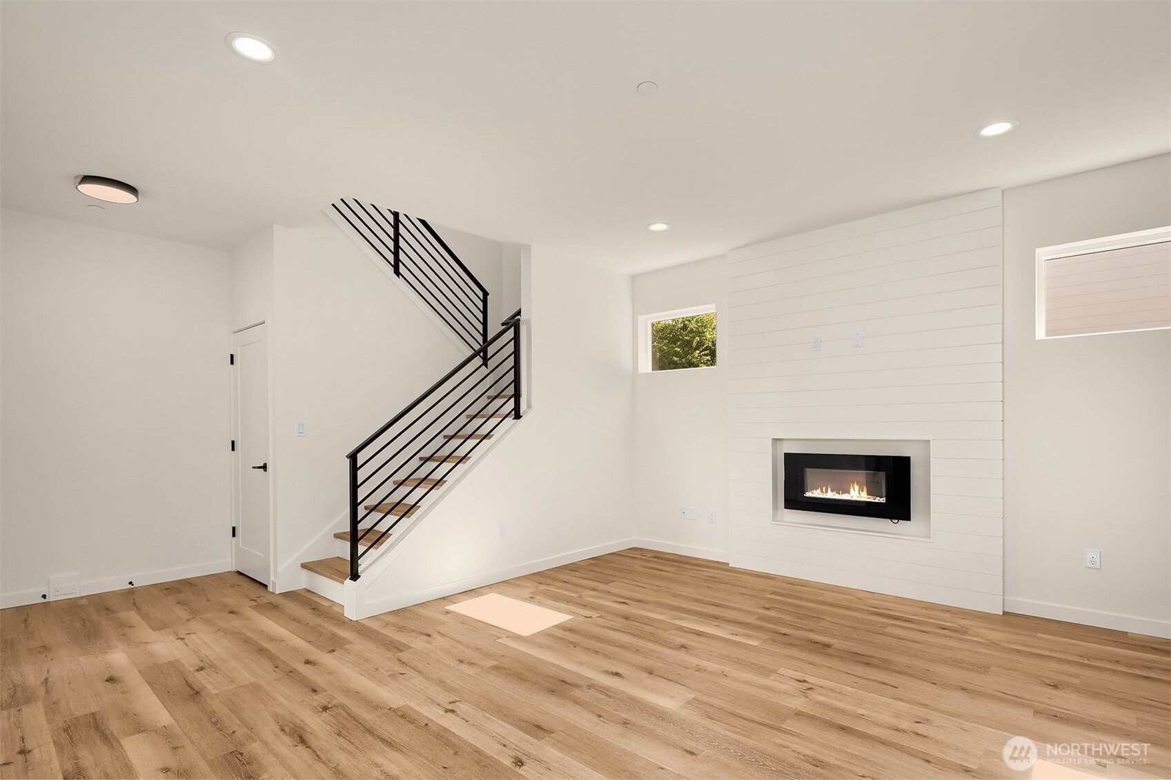 118 4th Avenue S
