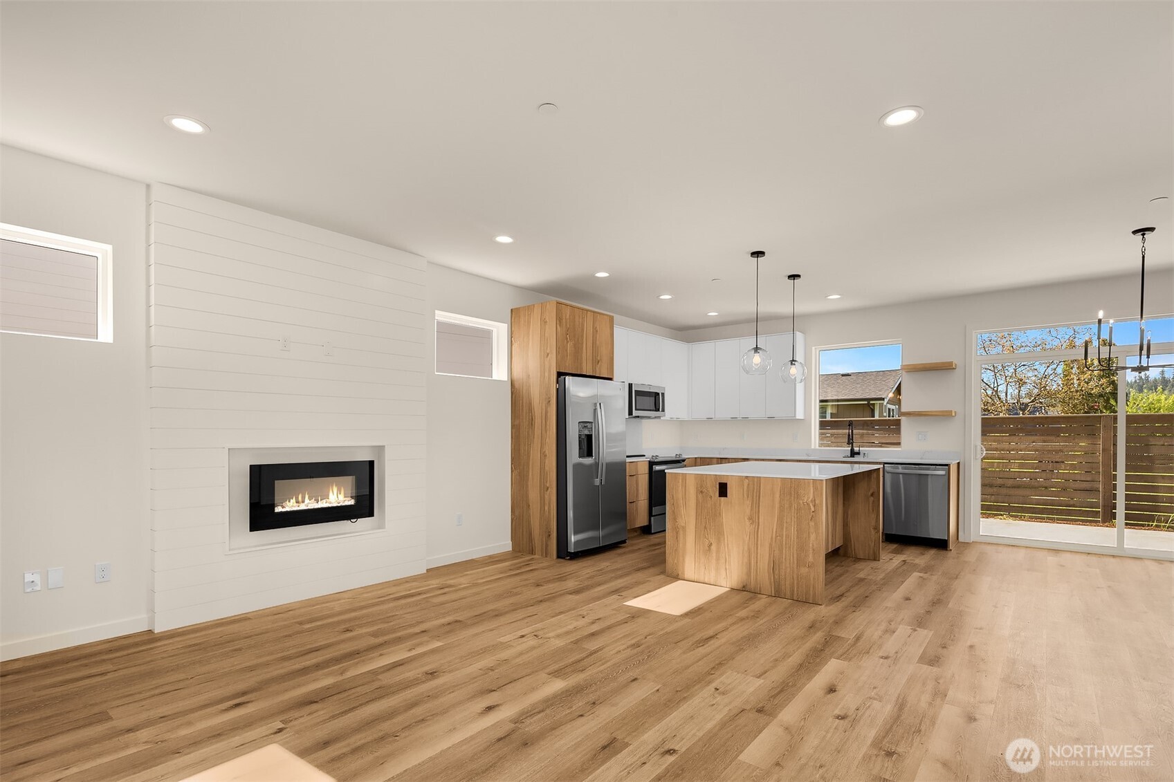 118 4th Avenue S