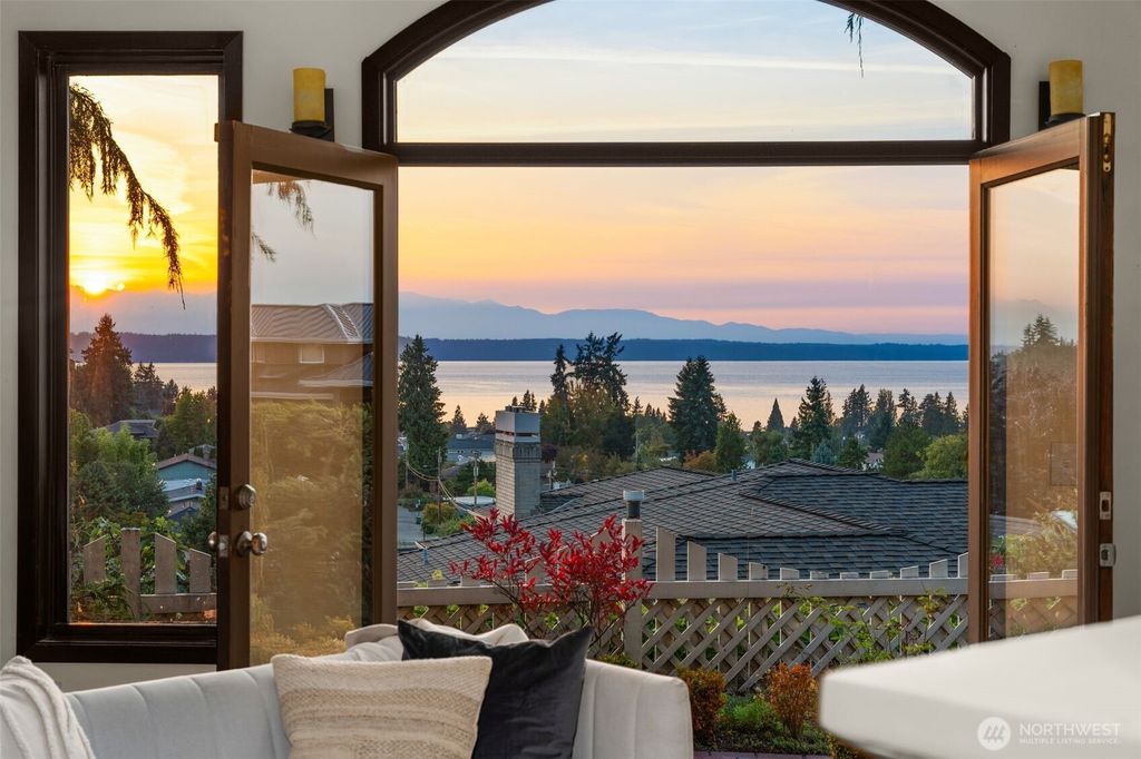 Photo of 1114 Daley Place, Edmonds, WA 98020 (MLS # 2437328)