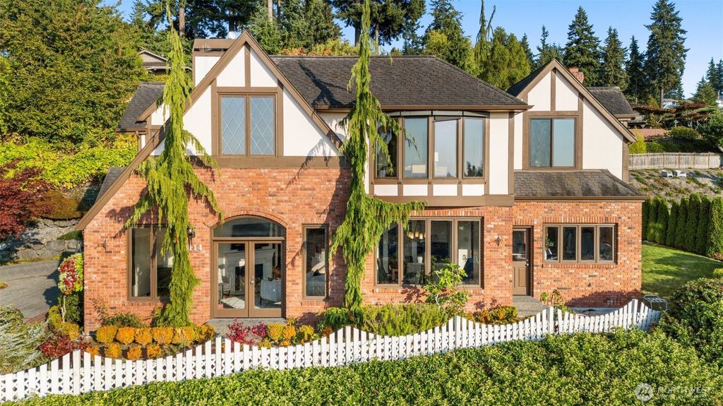 Photo of 1114 Daley Place, Edmonds, WA 98020 (MLS # 2437328)