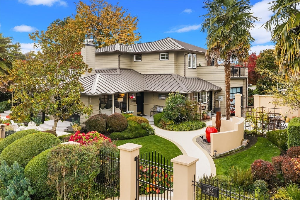Photo of 6630 NE Windermere Road, Seattle, WA 98115 (MLS # 2594978)