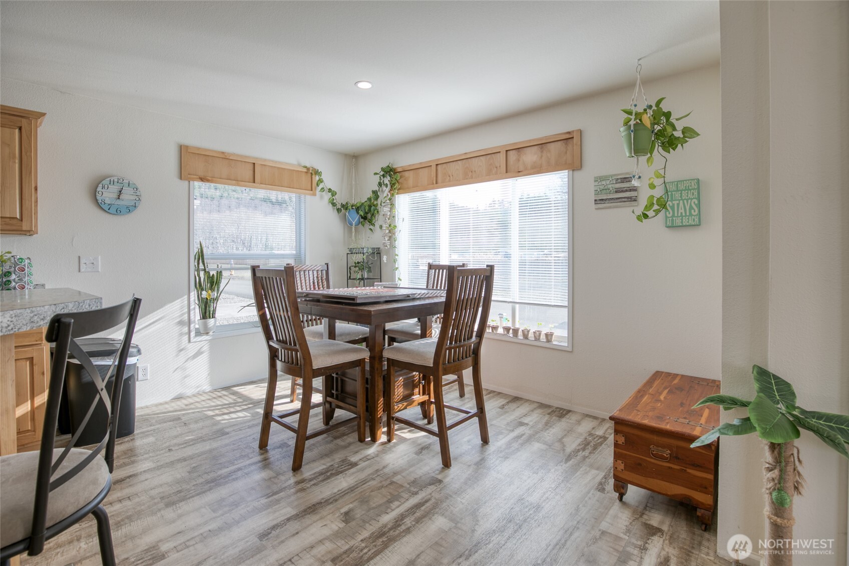 2010 Broadway Avenue 8