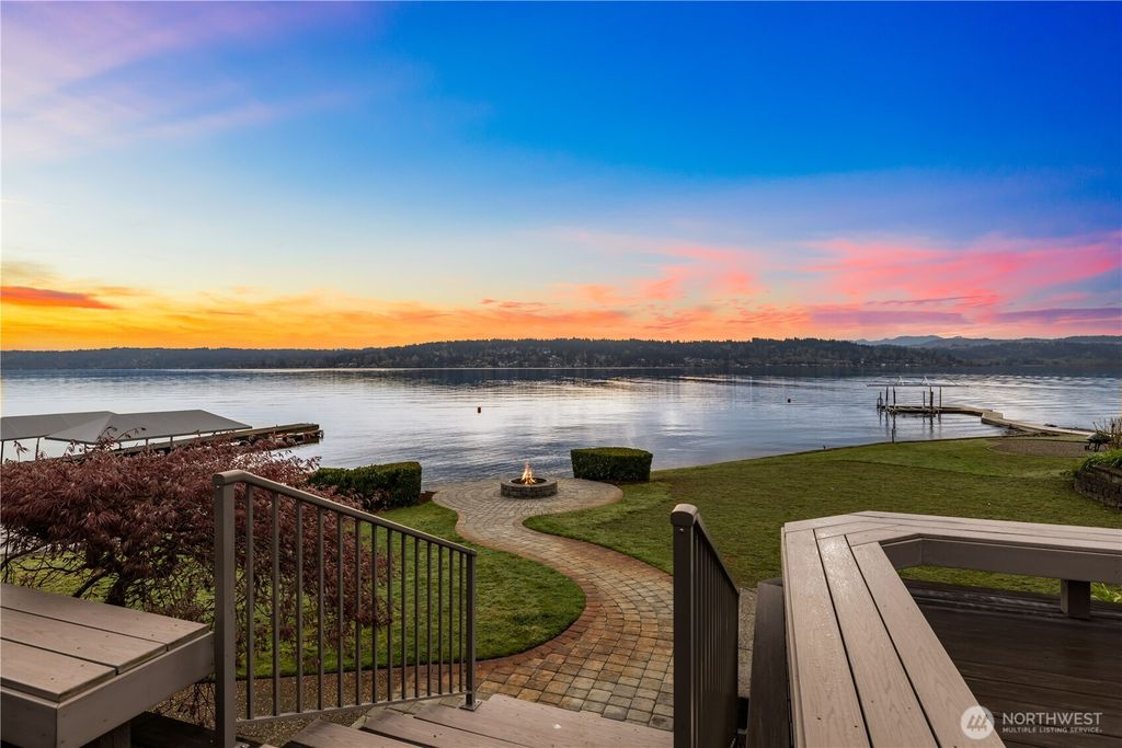 Photo of 3418 W Lake Sammamish Parkway SE, Bellevue, WA 98008 (MLS # 2501244)