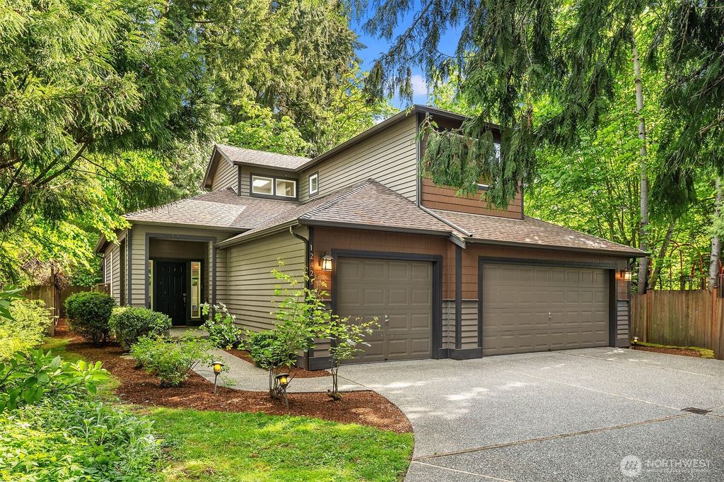 Photo of 12423 NE 70th Street, Kirkland, WA 98033 (MLS # 2348326)